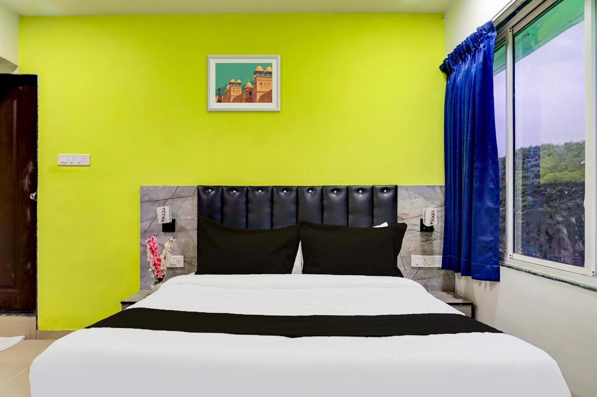 Super Collection O Vardhan Plaza Yerandwane Exterior photo