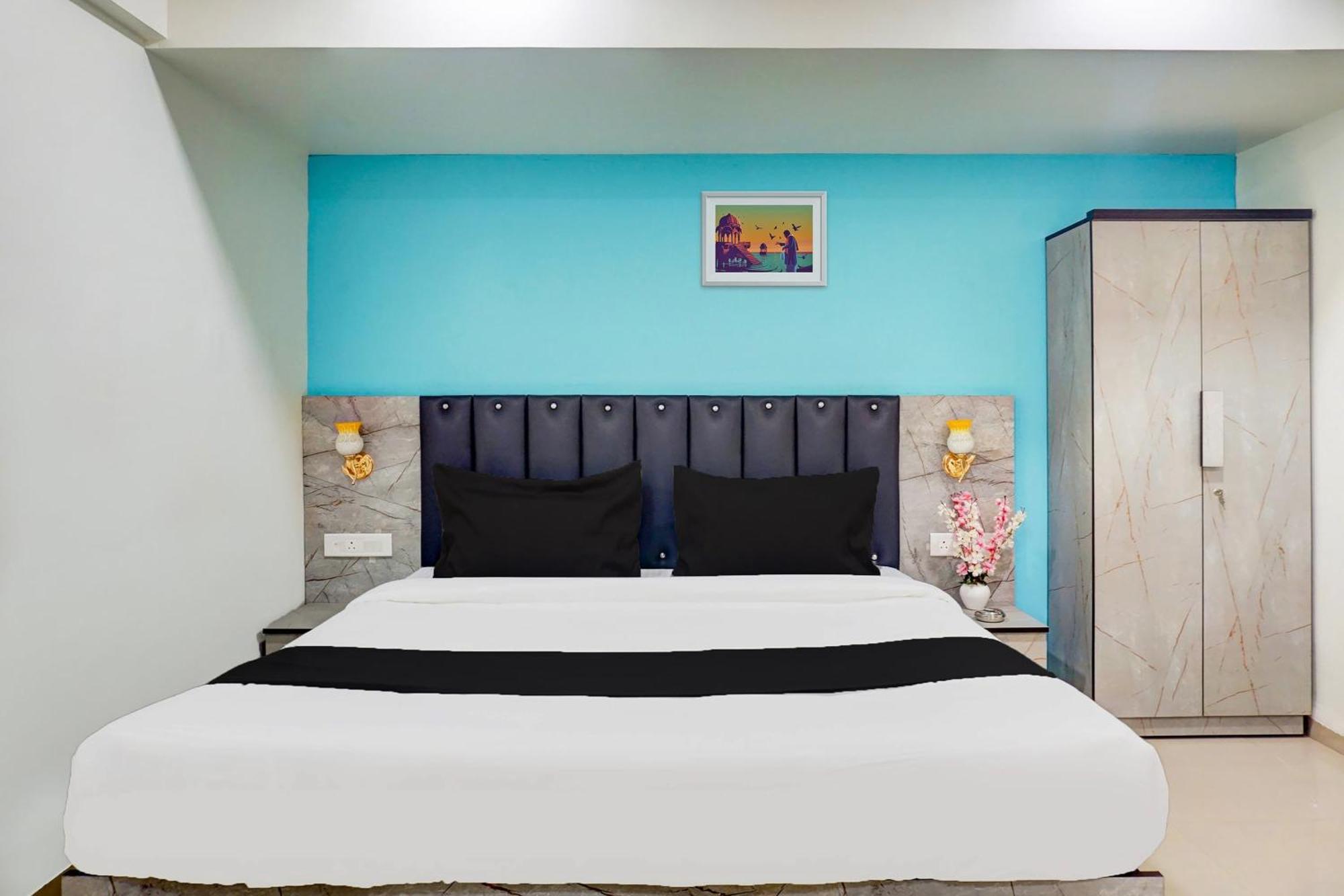 Super Collection O Vardhan Plaza Yerandwane Exterior photo
